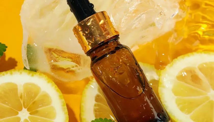 Czy codzienne stosowanie serum z witaminą C jest bezpieczne? Efekty i przeciwwskazania