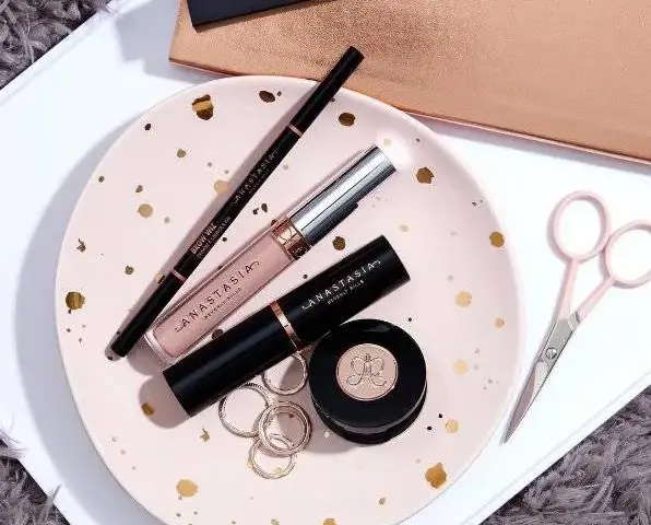 Które kosmetyki z USA warto kupić? Lista najlepszych produktów i porady