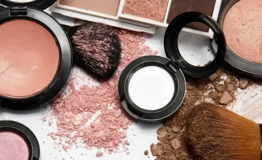 Jak bezpiecznie wykorzystać przeterminowane kosmetyki i uniknąć marnowania